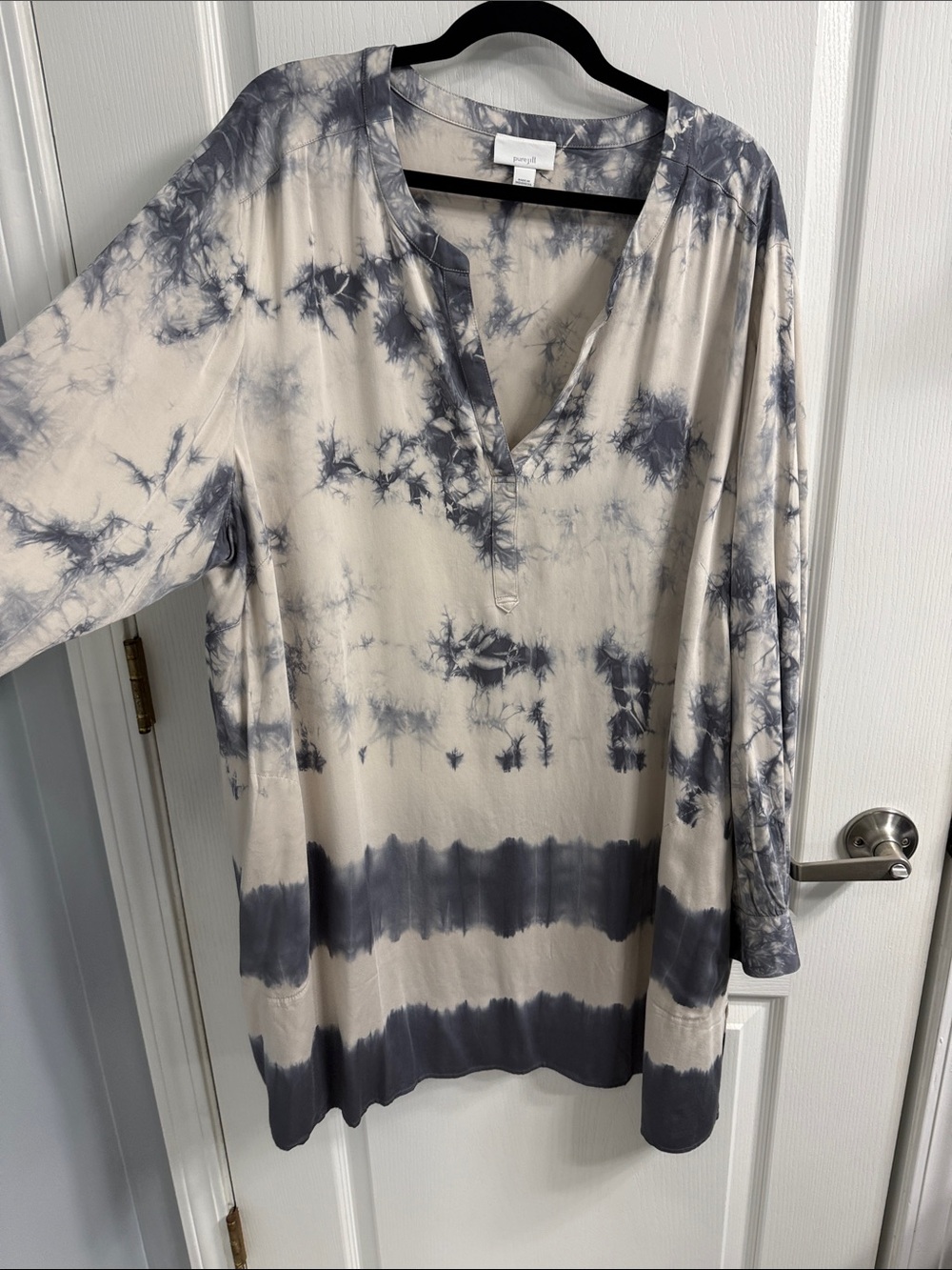 Pure Jill Relaxed Split Neck Tie-Dye Tunic Top in Cream and Gray
